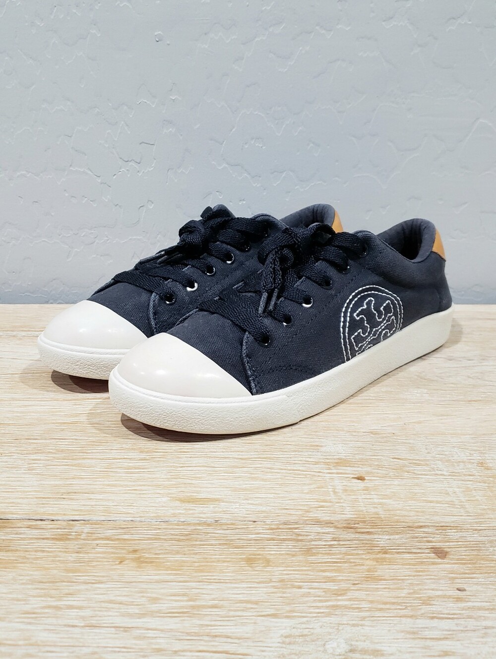 TORY BURCH Women's Low-Top Circular Logo Canvas Sneakers (8M) Navy/White